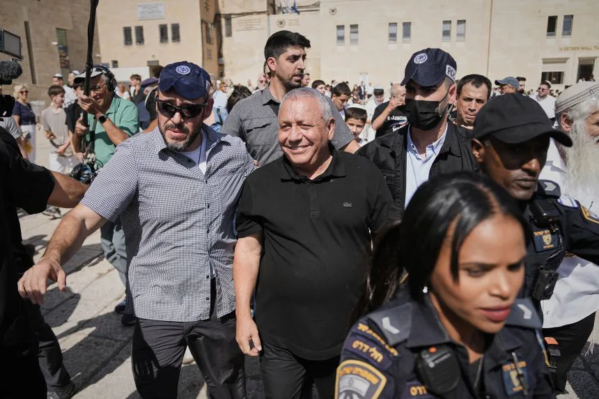 Leader of the Yashar party Gadi Eisenkot visits the Western Wall in Jerusalem's Old City on Thursday.